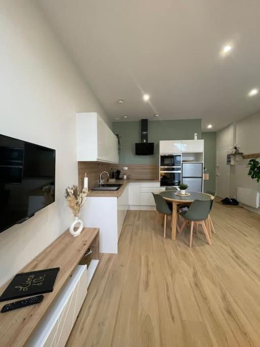 Joli Appartement Avec Parking - Proche Centre Ville Chartres Exterior photo